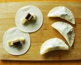 A picture of step 2 of Banana and Chocolate Gyoza mini pie.