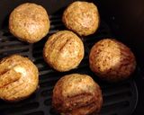 Főtt tojással töltött húsgombóc Air fryerben sütve glutenmentesen recept fázis 3 fotója