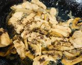 A picture of step 3 of Chicken Mushroom Carbonara.