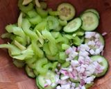 Foto del paso 1 de la receta: Ensalada de pepino y apio