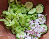 Foto del paso 1 de la receta: Ensalada de pepino y apio