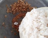 Foto langkah ke 4 dari resep 76. Nasi Goreng Udang Rebon.