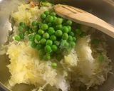 A picture of step 3 of Cabbage peas thoran.