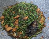 Foto langkah ke 3 dari resep Oseng kangkung & tempe.