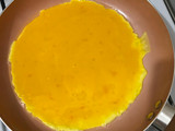 Omelette relleno de jamón y queso