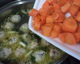 Foto langkah ke 8 dari resep Sup Bakso Lohoa.