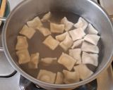 Foto del paso 2 de la receta: Ravioles con salsa rosa de mi mamá