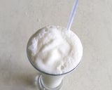 A picture of step 4 of Vanilla milkshake.