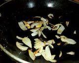 A picture of step 1 of Matar pulao.
