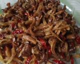 Foto langkah ke 6 dari resep Tumis Usus dan Teri Saos Tiram Pedas Manis.
