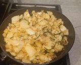 Foto del paso 4 de la receta: Tortilla de calabacín con patatas