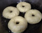 Foto langkah ke 10 dari resep Donat Kampung Gula Halus Hantaran Sebelum Pulang Kampung.