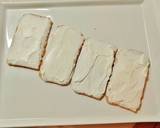 Foto del paso 1 de la receta Tostas con salmón ahumado y queso fresco