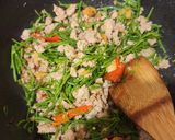 รูปขั้นตอนการทำที่ 4 ของ หมูสับผัดชะอมกะปิ