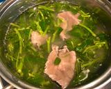 Hình bước làm 2 của món Canh rau muống thịt bò nấu me
