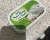 Foto del paso 1 de la receta: Rollitos de salmón con queso crema finas hierbas