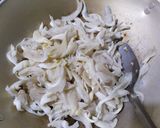 Foto langkah ke 3 dari resep Oseng jamur tiram.