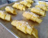 Foto langkah ke 5 dari resep Croissant Singkong.