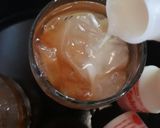 Foto langkah ke 3 dari resep Es Teh Yakult.
