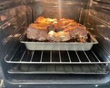 Foto del paso 1 de la receta: Asado de tira en vino tinto con papas de colores al horno