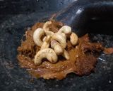 Foto langkah ke 3 dari resep Sambal rujak buah kacang mete.