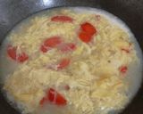 Foto langkah ke 2 dari resep Tan Hua Tang (Sup Tomat Telur).