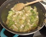 Foto del paso 3 de la receta: Quinoa con alubias blancas, brócoli y alcachofas
