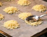 Foto del passaggio 3 della ricetta Chips di Parmigiano