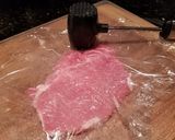 A picture of step 1 of Jager-Schnitzel.