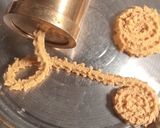 ઘઉં ના લોટ ની ચકરી (Wheat Flour Chakri Recipe In Gujarati) રેસીપી સ્ટેપ2ફોટો