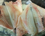 Foto del paso 3 de la receta: Doradas al horno con cama de cebolla
