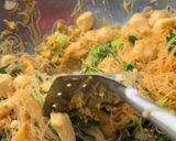 Foto langkah ke 5 dari resep Bihun Goreng Bakso Ikan.