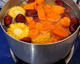 Hình bước làm 4 của món Canh sườn non hạt sen táo đỏ
