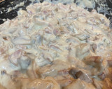 Foto del paso 1 de la receta: Empanada de champiñón, bacon y nata