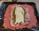 Foto del passaggio 4 della ricetta Polpettone al Pistacchio (ricetta anche per Bimby) con contorno di funghi e piselli