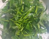 Hình bước làm 2 của món Cá hú áp chảo rau muống xào tỏi (Eat clean)