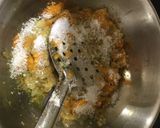A picture of step 3 of Dab chingri.
