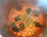 Foto del paso 5 de la receta: Potaje del mar con garbanzos y espinacas