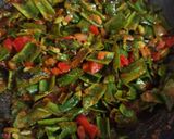 दत्तगुरुची प्रिय घेवडा भाजी (ghevda bhaji recipe in marathi) रेसिपी स्टेप 3 फोटो 
