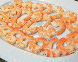 Foto del paso 4 de la receta: Sashimi de salmón fresco, con patatas cocidas y langostinos