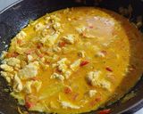 Foto del paso 4 de la receta: Pollo al curry con timbal de arroz con chauchas