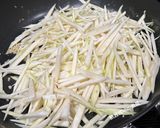 A picture of step 6 of Stir-Fried Eggs with Water Bamboo.