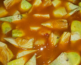Foto del paso 5 de la receta: Estofado de alcachofas, patatas y langostinos