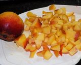 Foto del paso 3 de la receta: Ananá con ensalada de frutas tibia y helado