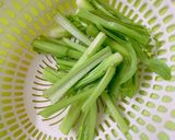 Hình bước làm 3 của món Cải ngồng xào nấm đông cô