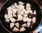 A picture of step 2 of Schezwan Masala Idli Fry.