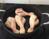 Foto del paso 1 de la receta: Pollo con champiñones en salsa de vino