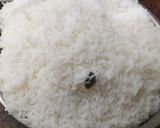 A picture of step 2 of Egg veg fried rice.