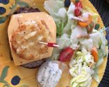 Une image de l'étape 4 de Burger galette de pdt,salade sauce blanche ciboulette.