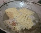Foto langkah ke 2 dari resep Mie Goreng Instan Simpel.